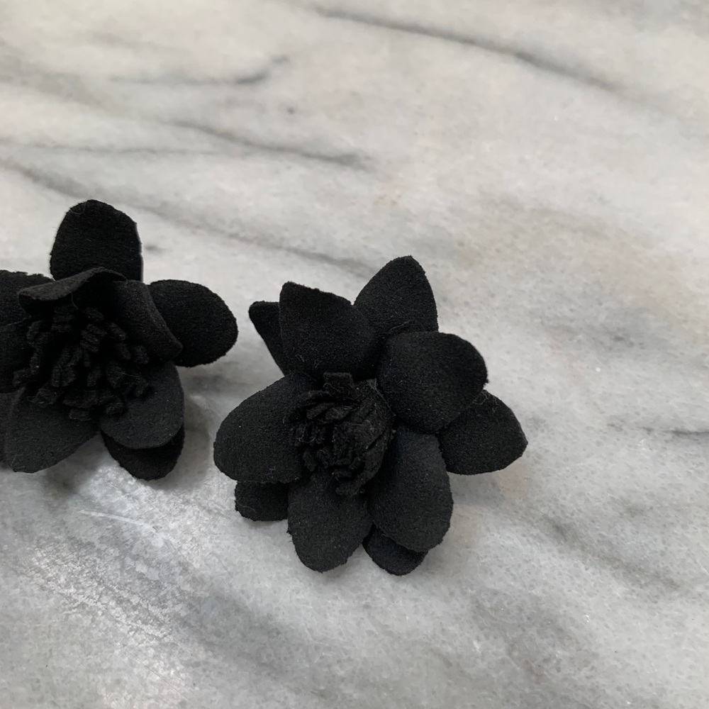 Nordstrom Flower Stud Earrings Black - Picture 3 of 7